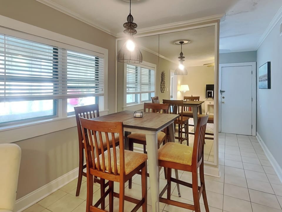 Dining Area - Low Tide