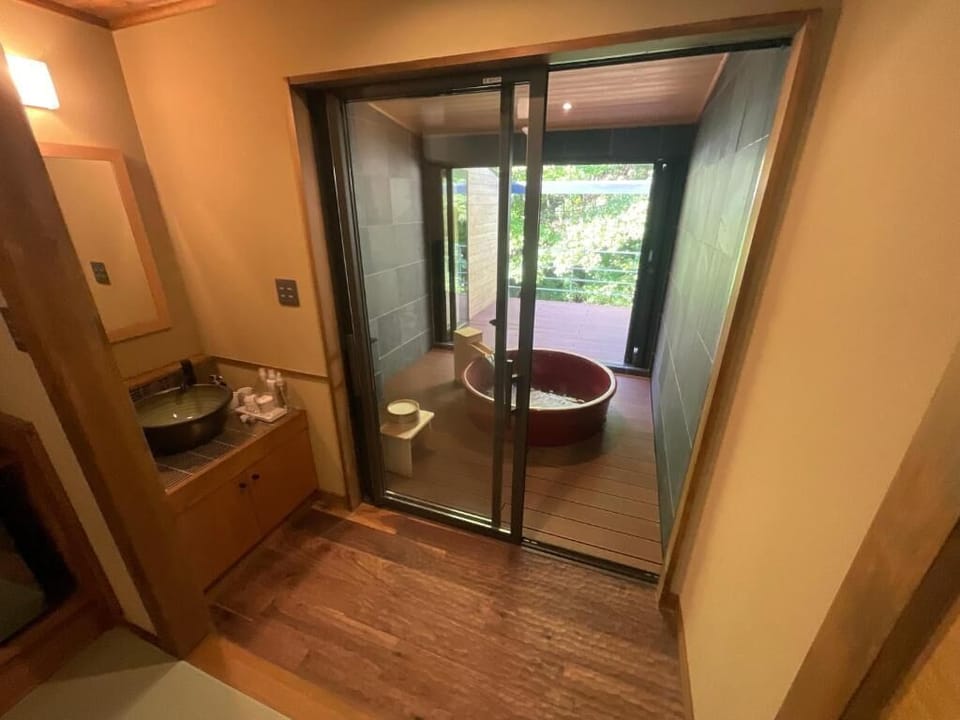 Superior Twin Room, Balcony, River View | Bathroom | Bidet