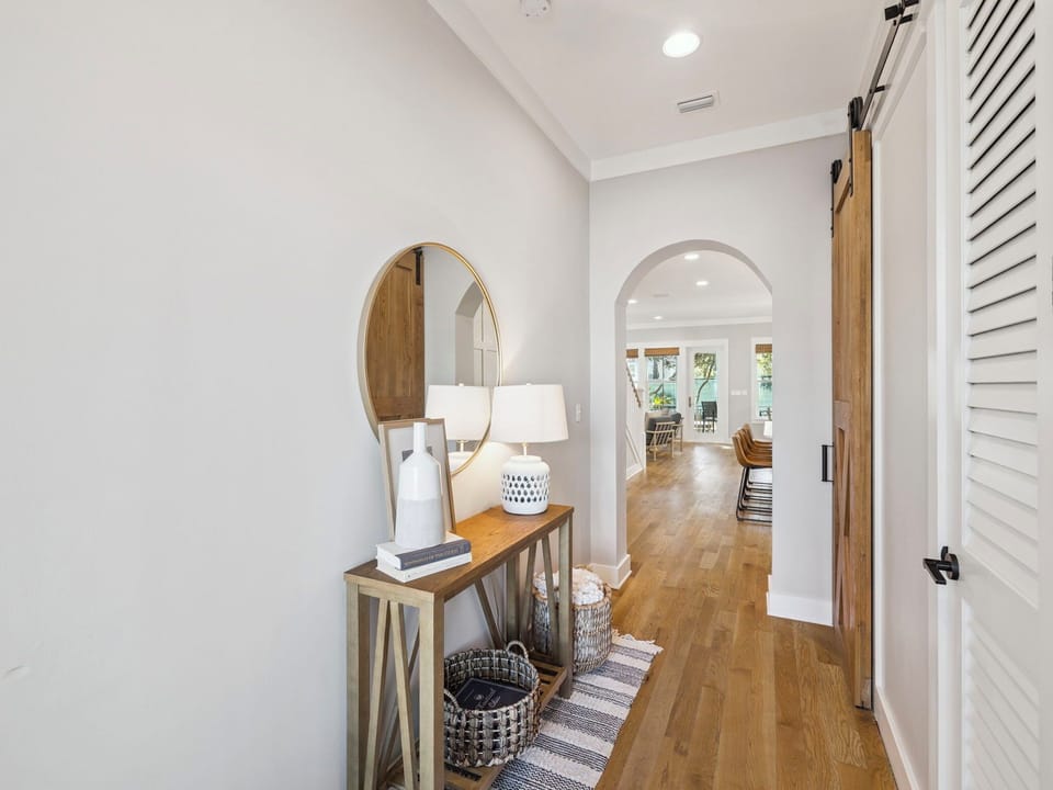 Inviting 1st Floor Entry