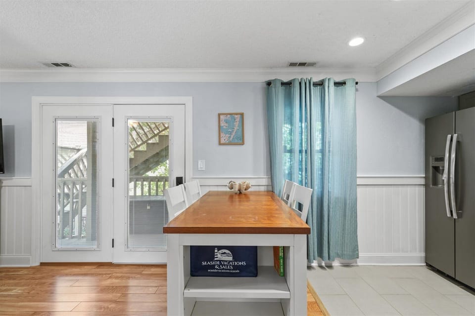 The Breakfast Bar is the perfect place for a quick snack before hitting the Beach.