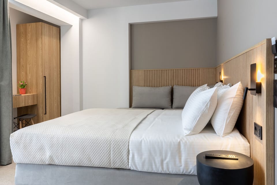 Standard Double Room, Balcony | Minibar, iron/ironing board, free WiFi, bed sheets