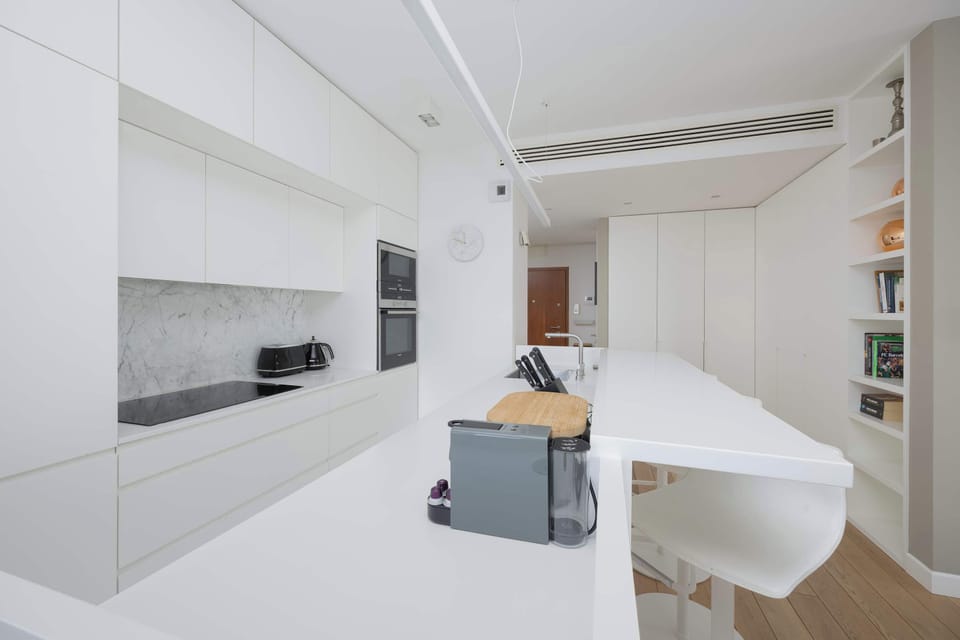 Storage emphasizes clean design and organization. Neutral tones keep the space modern and uncluttered.
