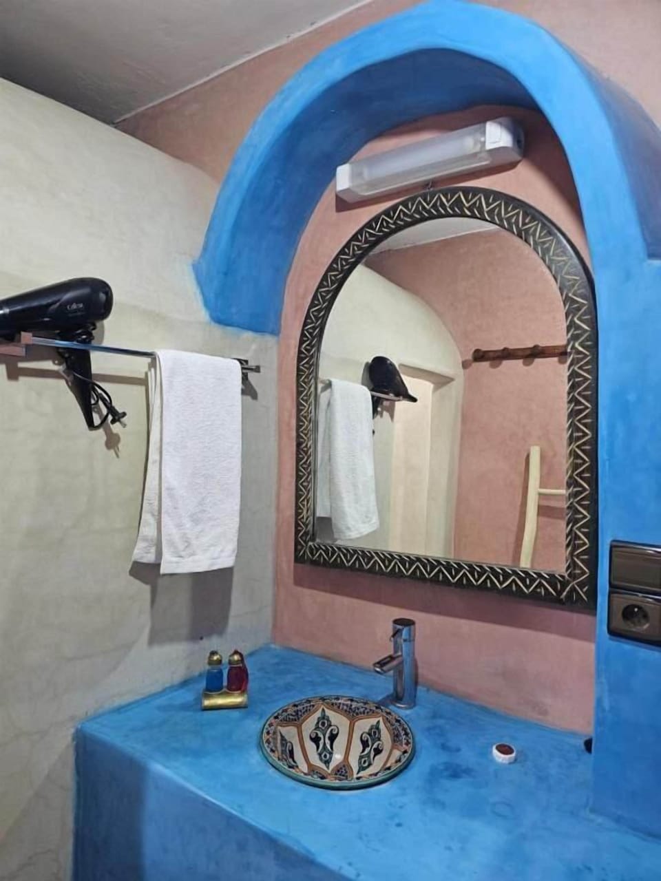 Double or Twin Room, Balcony, City View | Bathroom | Slippers