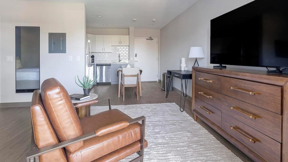 Studio (0 Bedroom) | Individually decorated, individually furnished, desk, laptop workspace