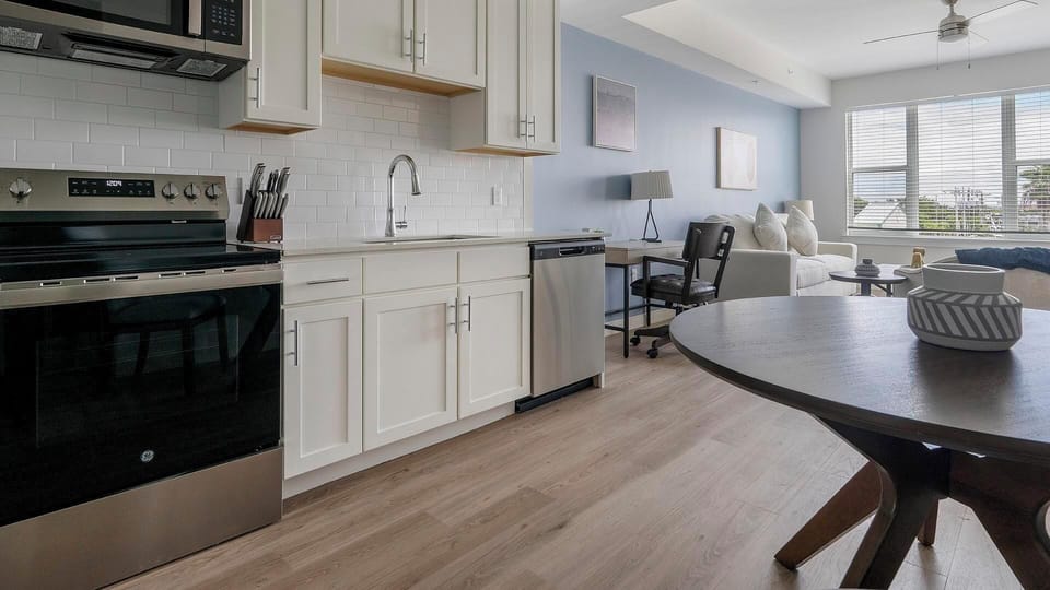 Apartment (1 Bedroom) | Private kitchen | Fridge, microwave, oven, stovetop