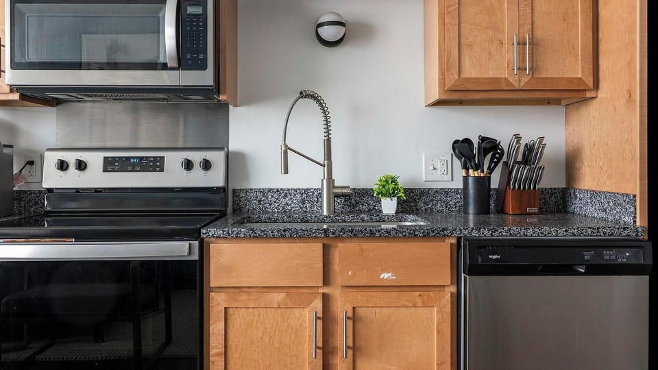 Studio (0 Bedroom) | Private kitchen | Fridge, coffee/tea maker