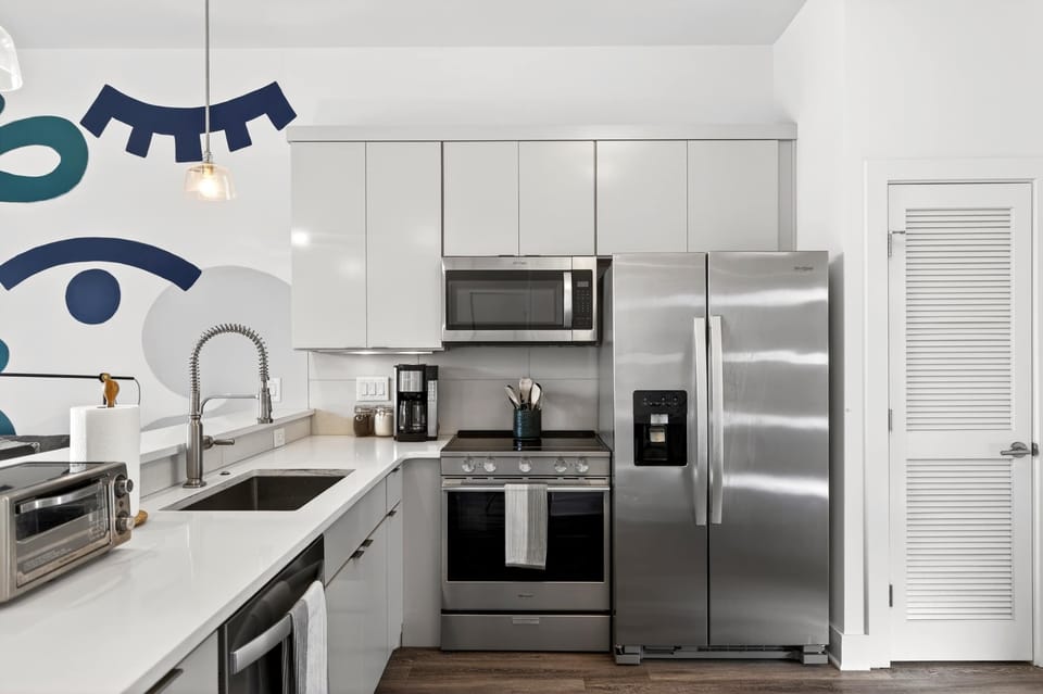 Fully Stocked Kitchen 