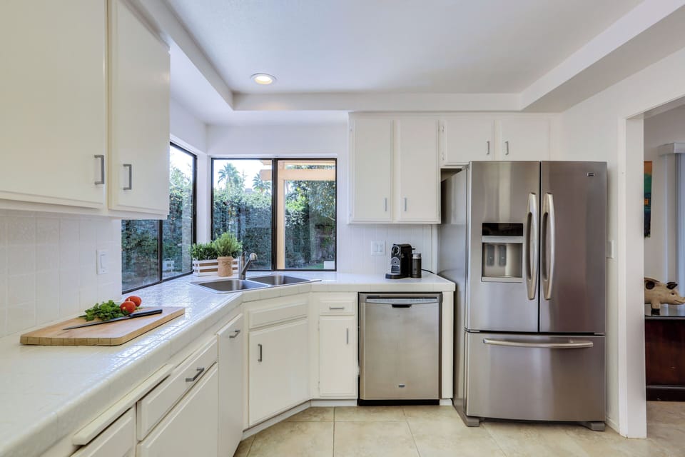 House, Multiple Beds, Pool Access, Garden View (Sonora) | Private kitchen | Dining table