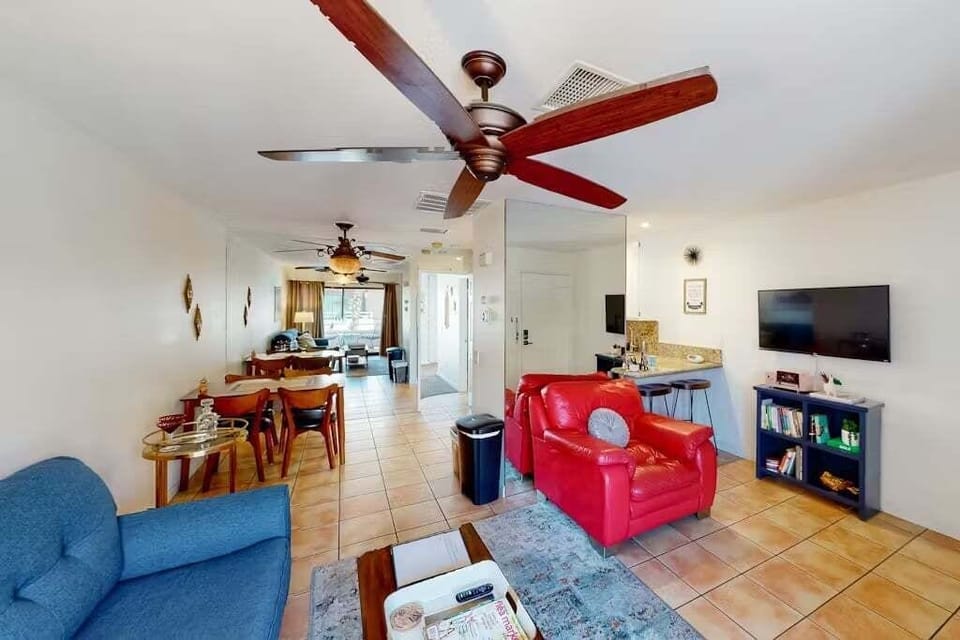 Condo, 1 King Bed, Balcony, Mountain View (Biarritz B17) | Living area