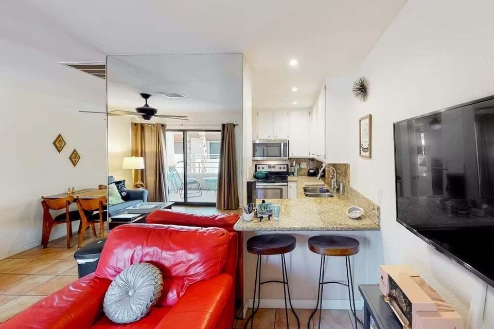 Condo, 1 King Bed, Balcony, Mountain View (Biarritz B17) | Living area