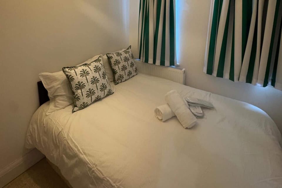 1 bedroom, iron/ironing board, WiFi (free), bed sheets
