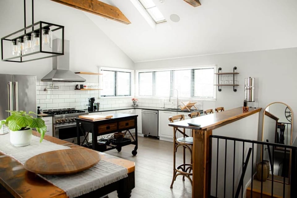 Open Kitchen so everyone can hang out together