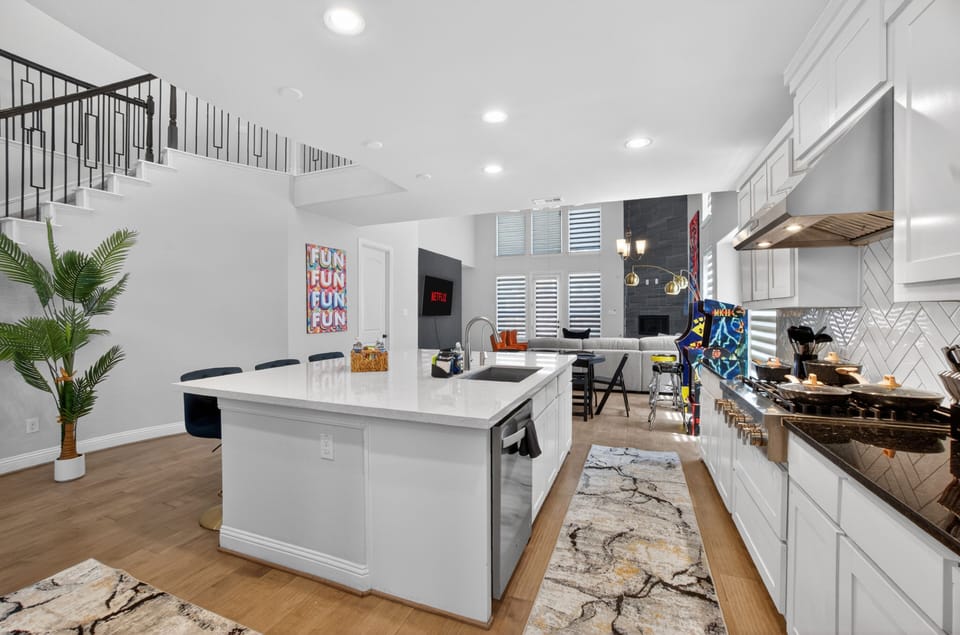 Open-concept living! Plenty of room for everyone to gather.