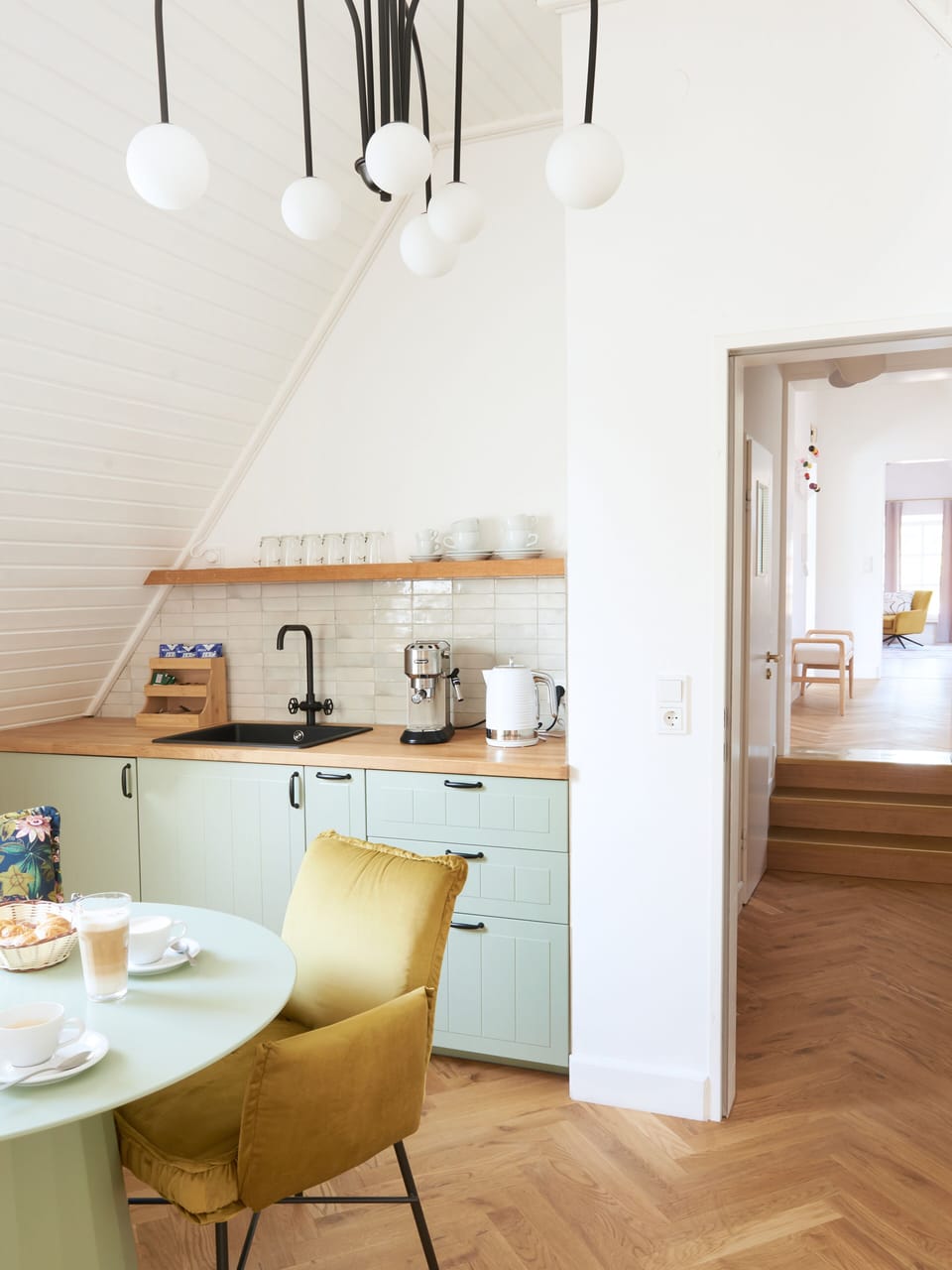 Deluxe Suite, Harbor View | Living area | Flat-screen TV