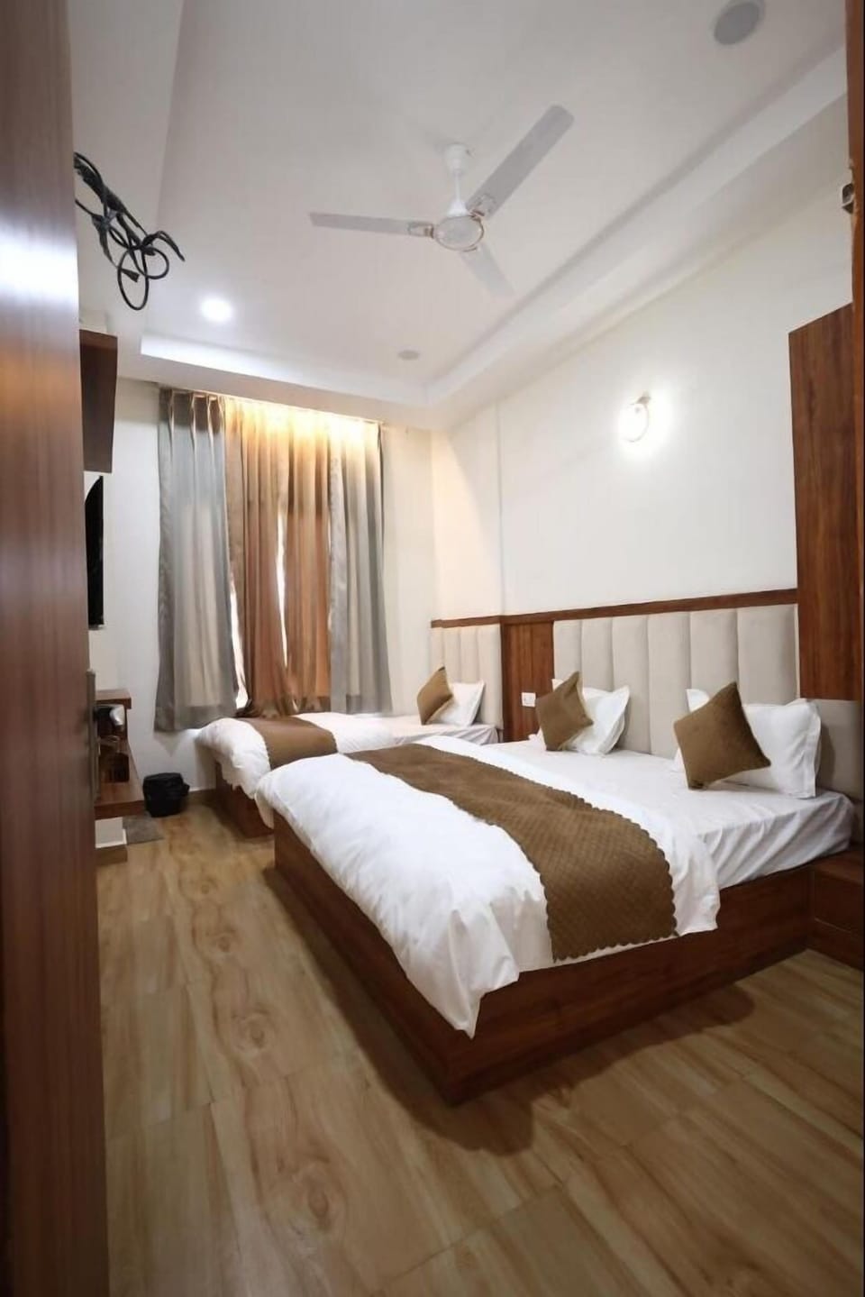 Triple Room | Blackout drapes, soundproofing, iron/ironing board, free WiFi
