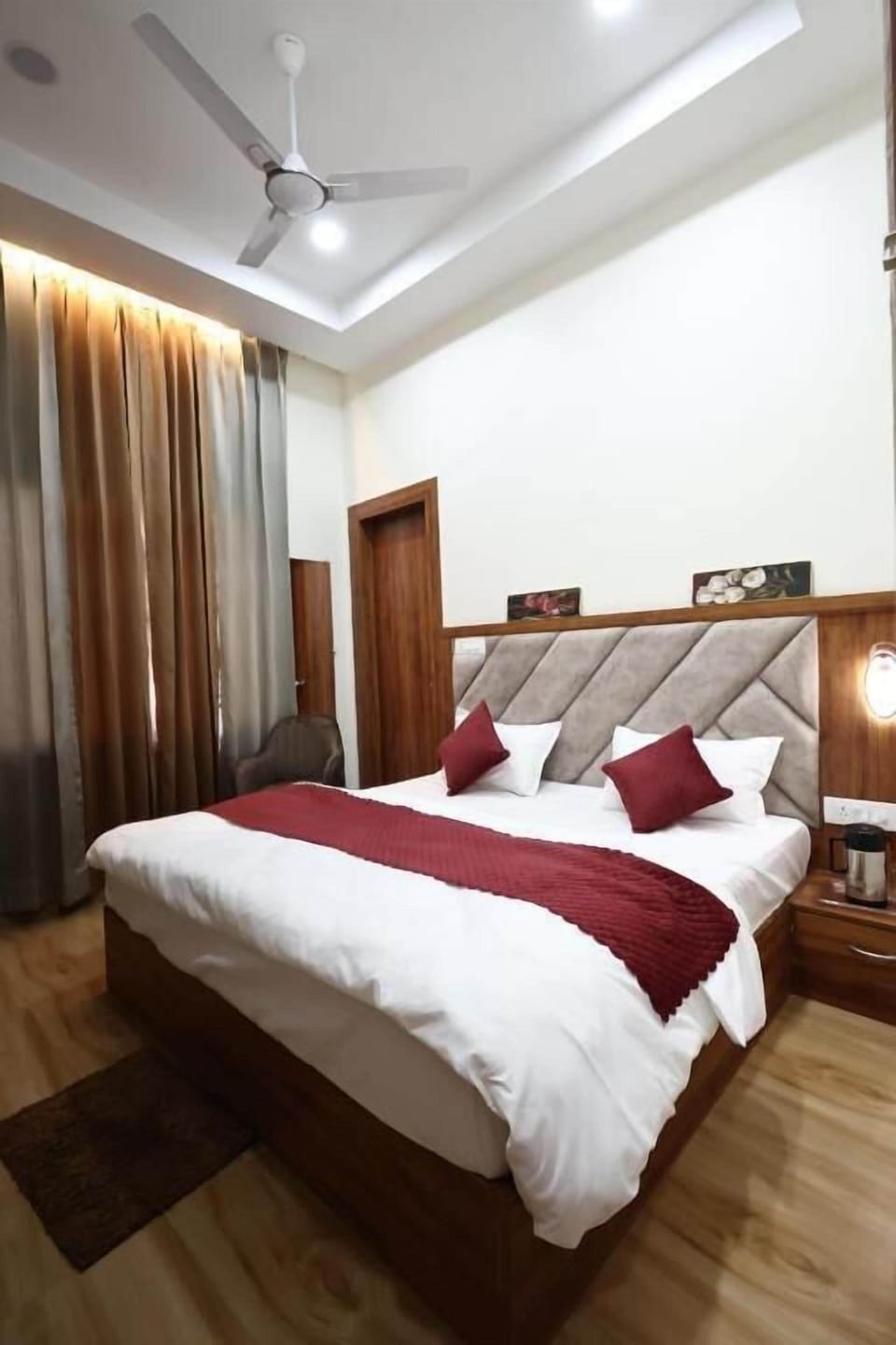 Suite | Blackout drapes, soundproofing, iron/ironing board, free WiFi