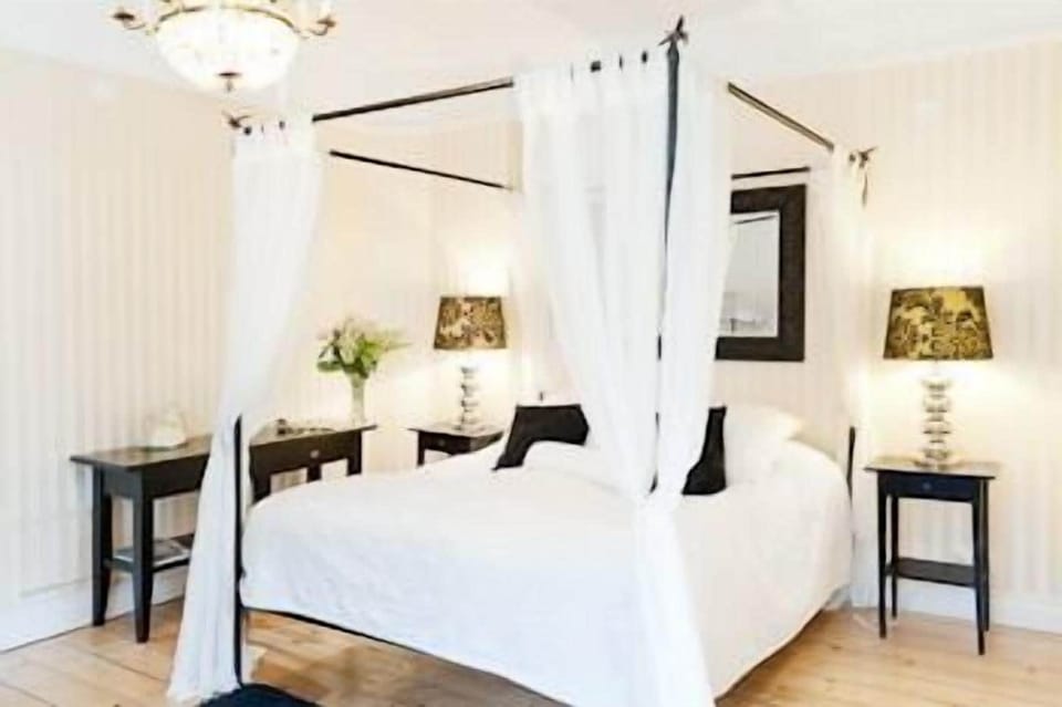 In-room safe, desk, laptop workspace, iron/ironing board (on request)