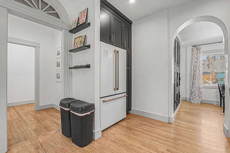 Bright & Open Hall Area