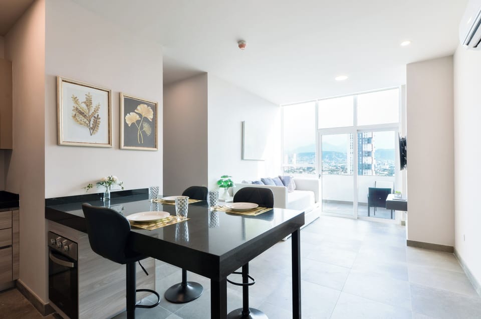 Comfort Suite, City View | Living area