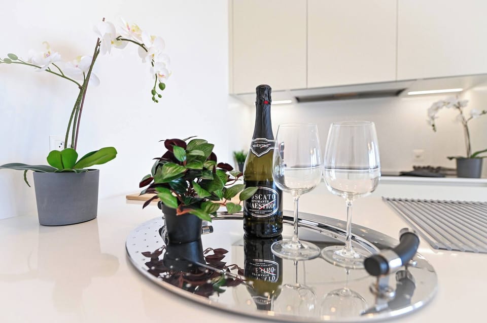 Apartment, 2 Bedrooms, Balcony, City View | Food and drink
