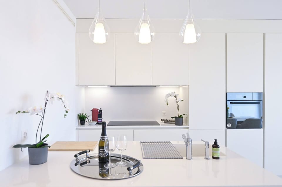 Apartment, 2 Bedrooms, Balcony, City View | Interior