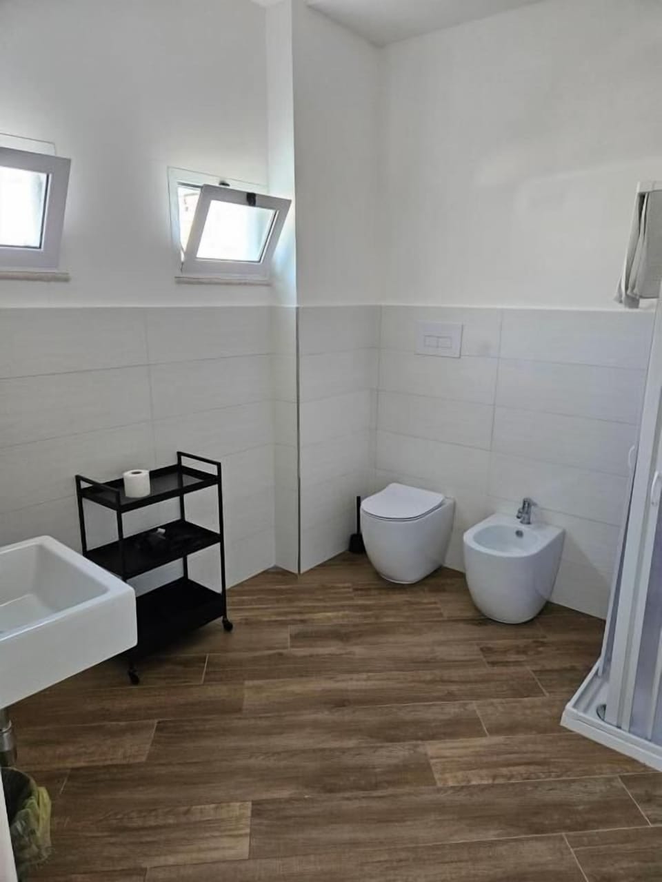 Deluxe Room, City View | Bathroom | Free toiletries, hair dryer, bidet, towels