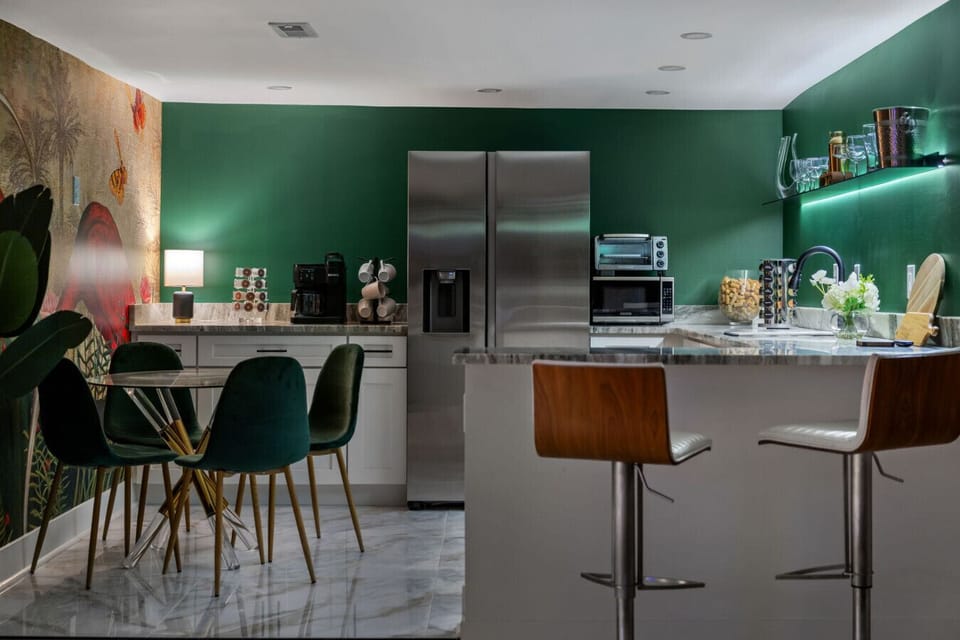 This kitchen’s mix of art, lighting, and design turns serving drinks into a visual experience.