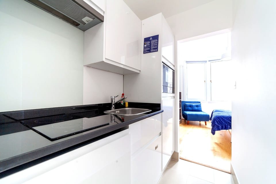 Classic Studio, City View | Private kitchen | Fridge, microwave, oven, stovetop