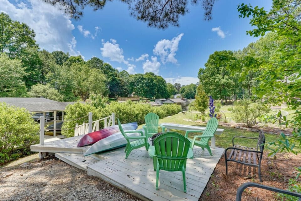 Outdoor Fire Pit | Gathering Patio, Kayak Launch & Scenic Nature Setting