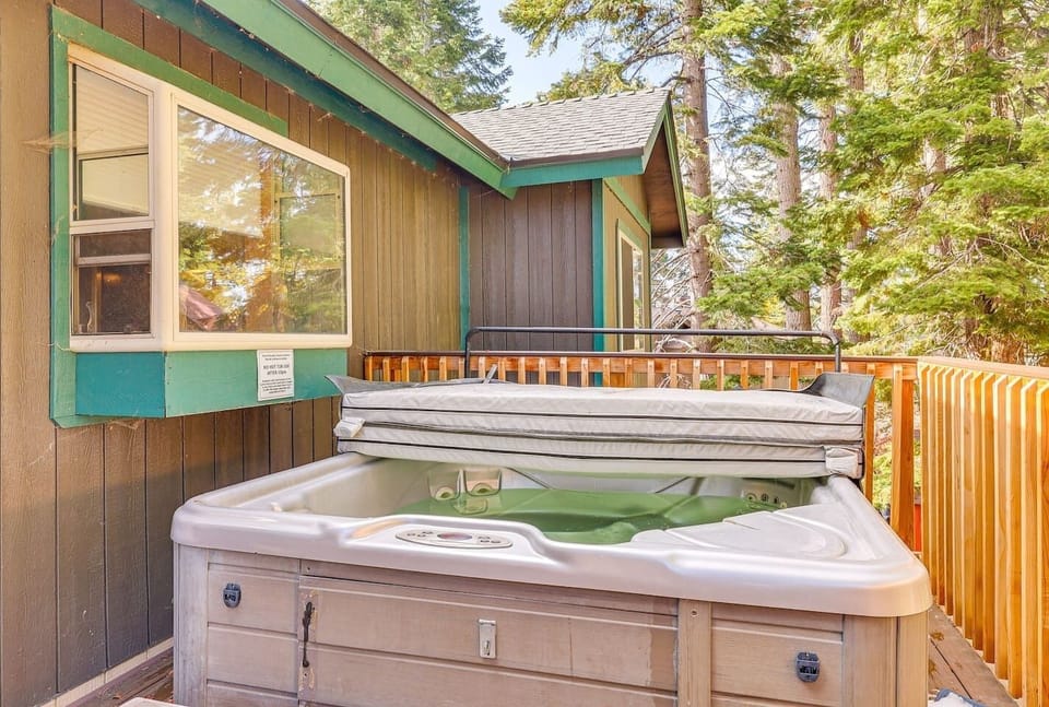 Balcony with hot tub