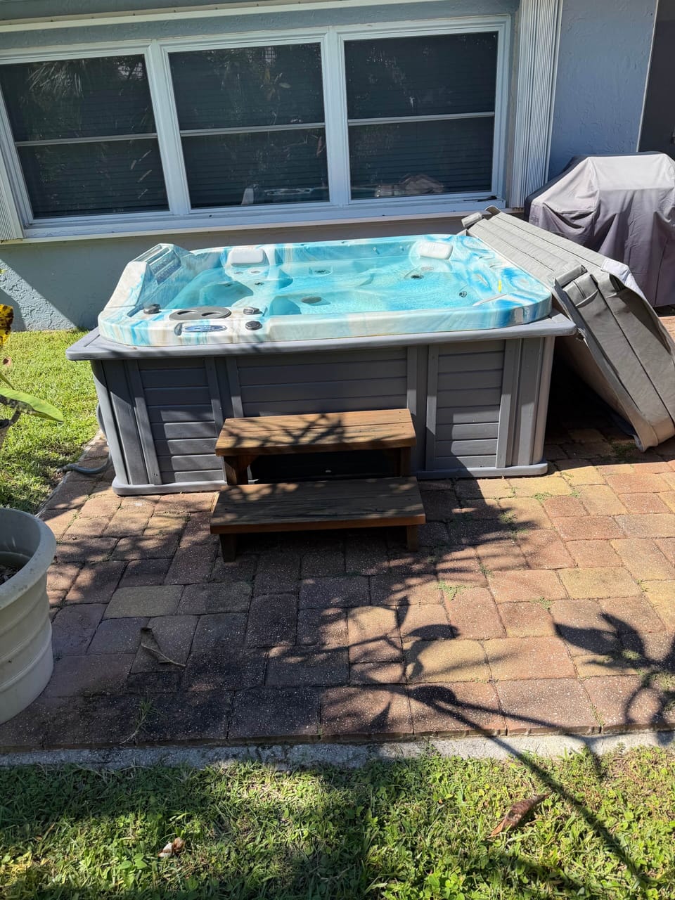 Hot tub 