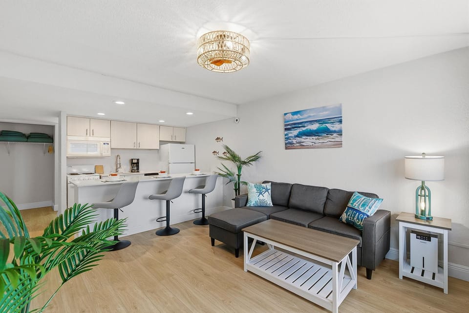Condo, 2 Queen Beds (Ocean Breeze Resort 109) | Living area