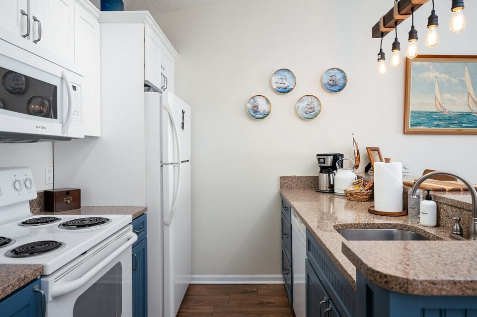 Spacious and sparkling clean counters make meal prep a breeze. ✨