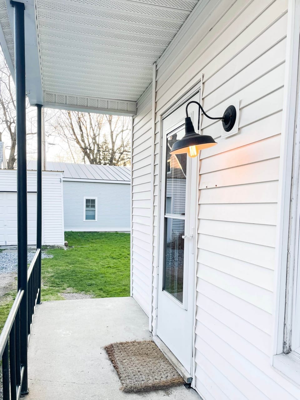 Entrance off driveway to the unit