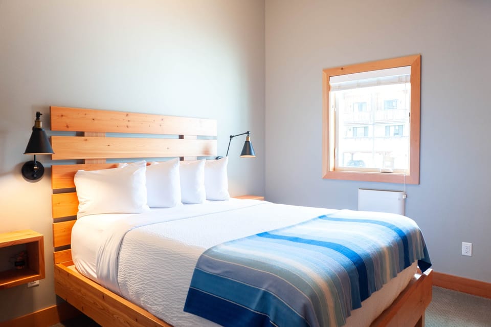 suite 7 bedroom