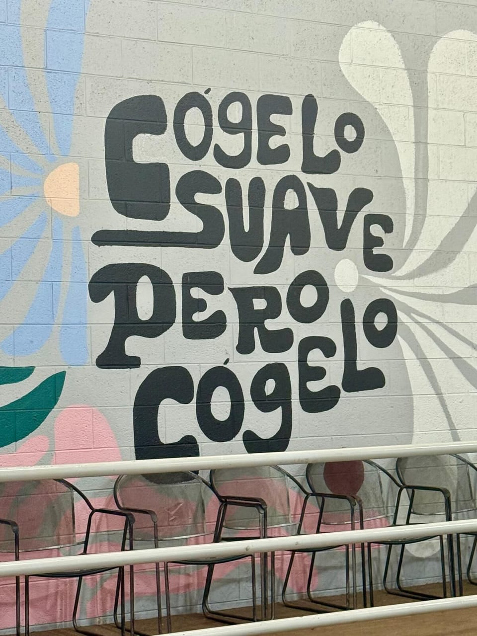 Embrace the laid-back Rincón vibe with this local street art saying.