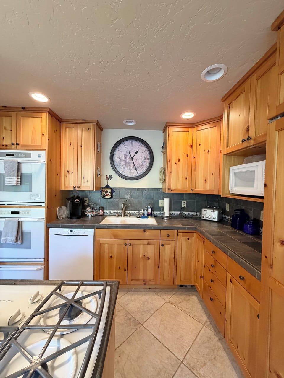 Full kitchen