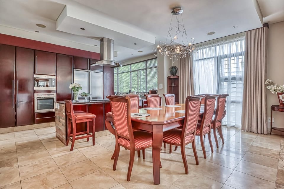 Luxury House, 4 Bedrooms, Garden View | Dining