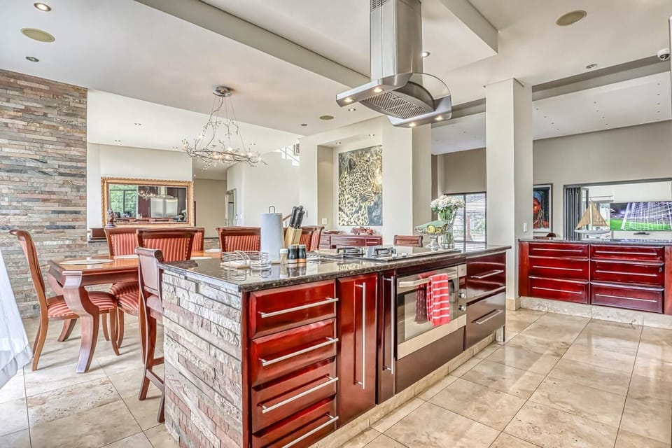 Luxury House, 4 Bedrooms, Garden View | Private kitchen | Shared fridge, microwave
