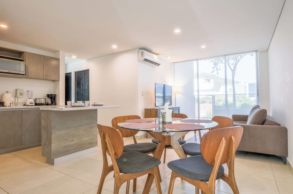 Grand Suite, Balcony, City View | Living area