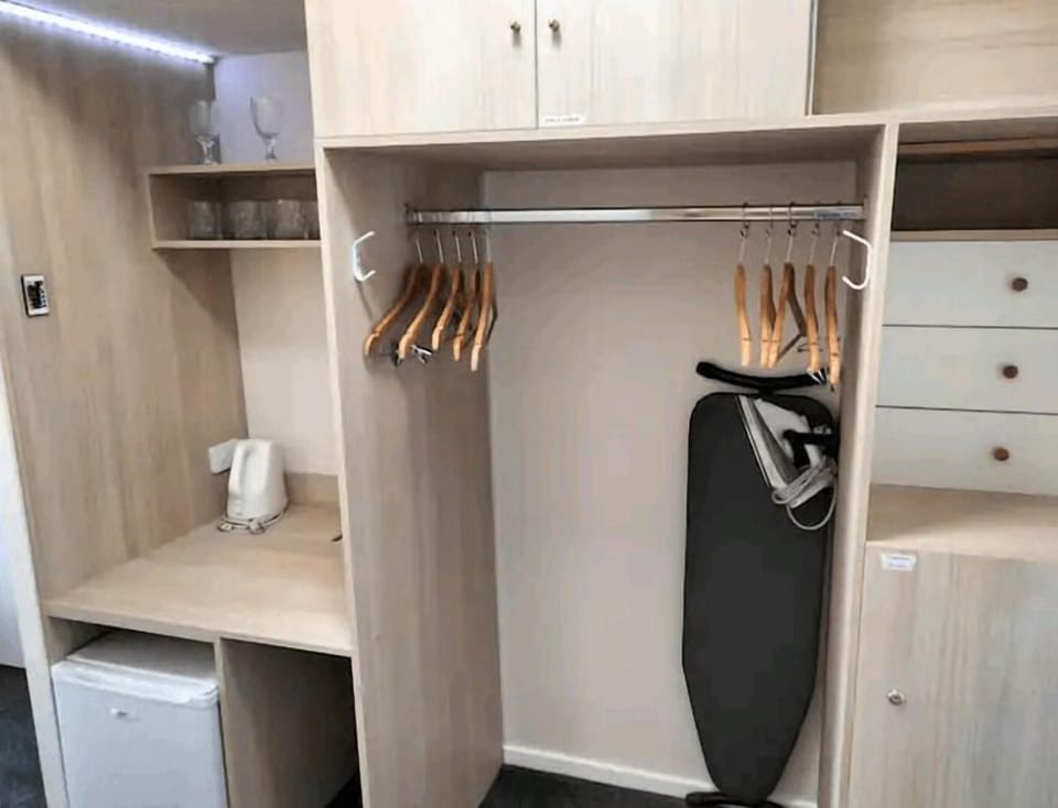 Iron/ironing board