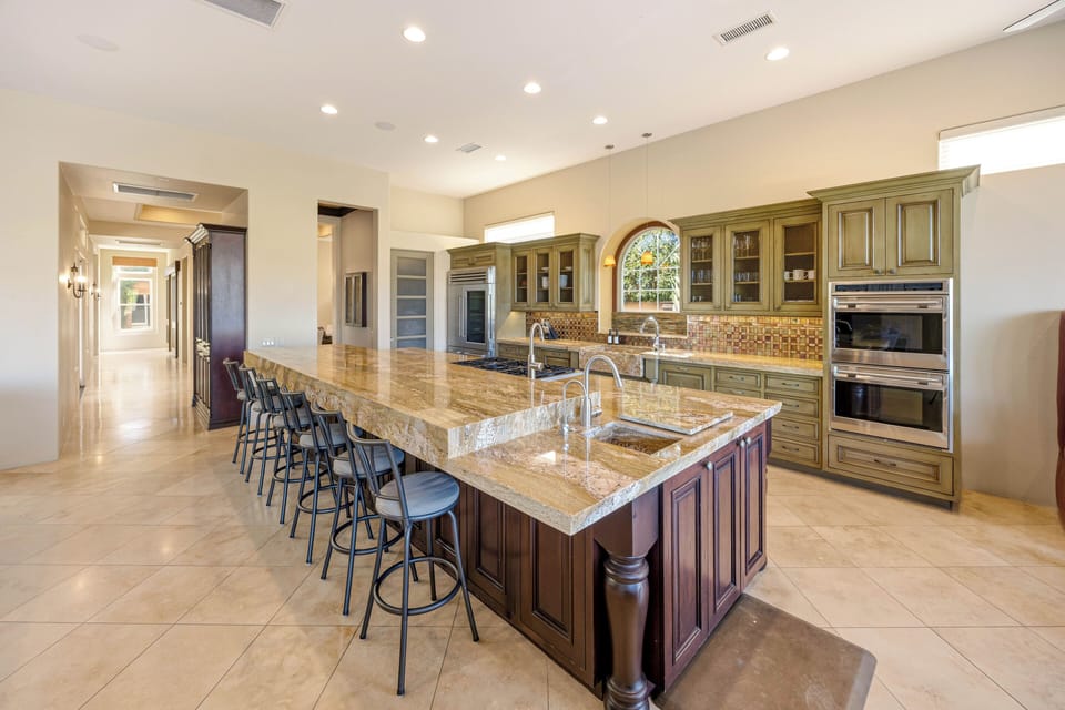 Fully Stocked Kitchen!