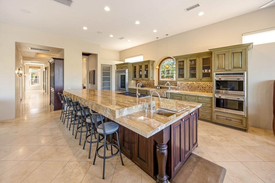 Fully Stocked Kitchen!