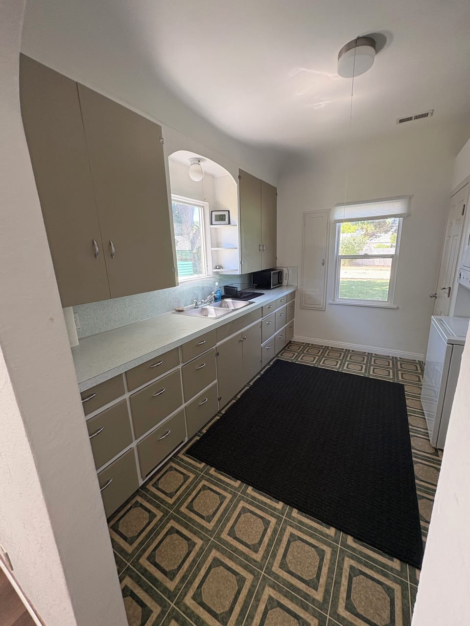 Kitchen, ( washer/ Dryer included)