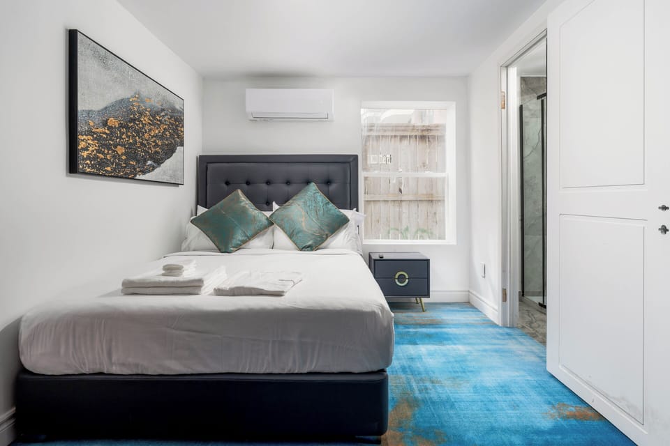 Elite Double Room, 1 Queen Bed | Street view