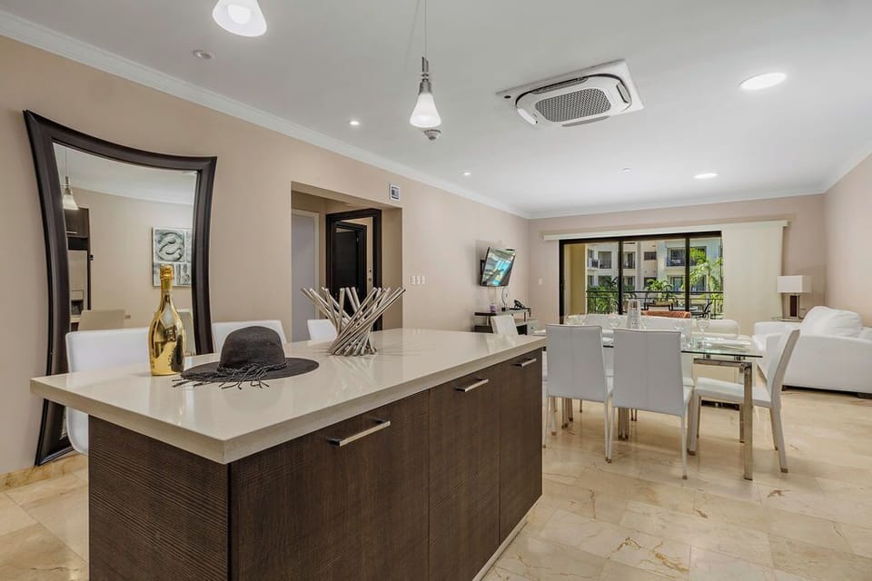 Experience the joy of cooking and dining in this beautifully bright interior. The modern kitchen is a chef’s dream, with contemporary cabinetry, high-end appliances, and plenty of workspace for culinary creativity.