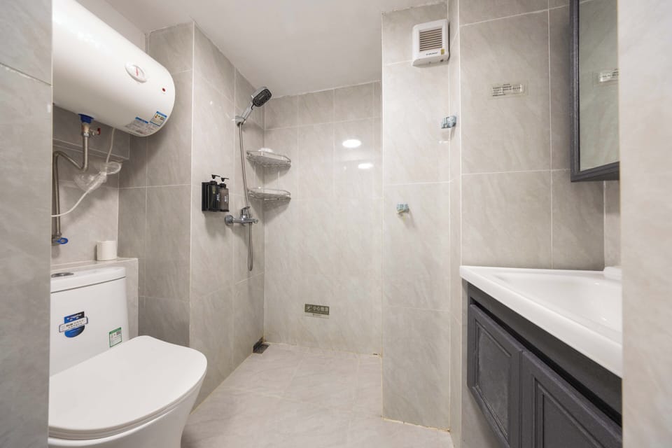 Standard Double Room, City View | Bathroom | Shower, free toiletries, hair dryer, slippers