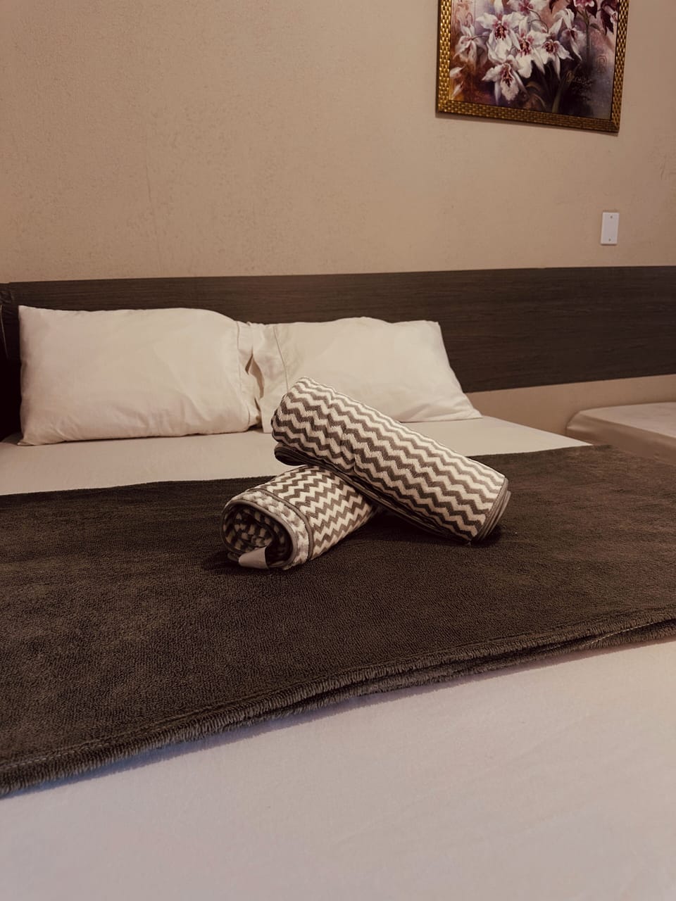Double or Twin Room, City View | Desk