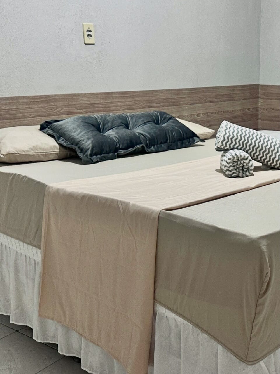 Double or Twin Room, City View | Desk