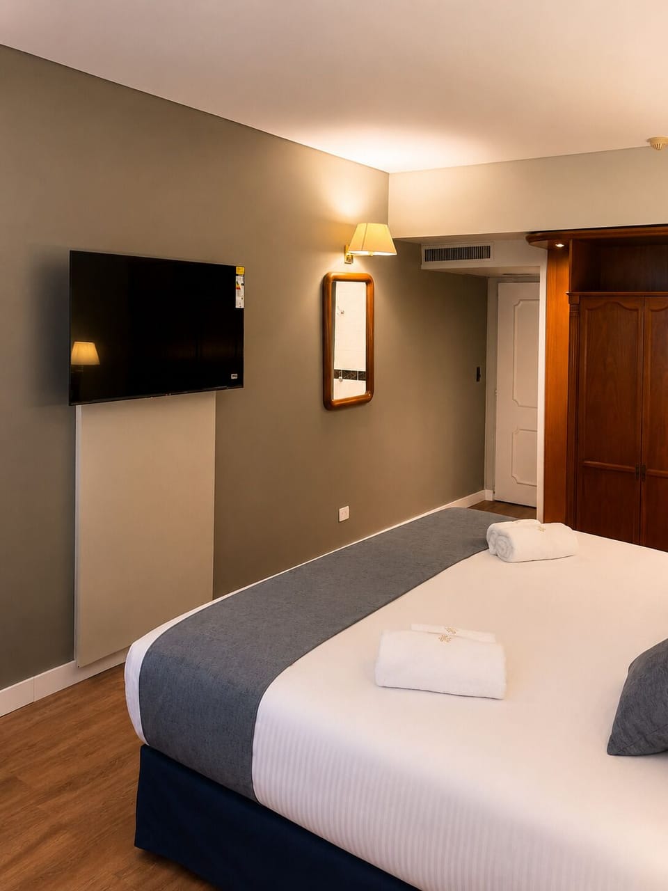 Deluxe Double Room | In-room safe, WiFi (free)